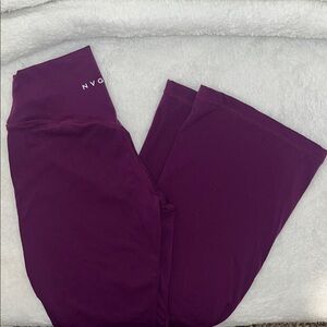 NVGTN Effortless Flare Leggings - XS - Deep Violet